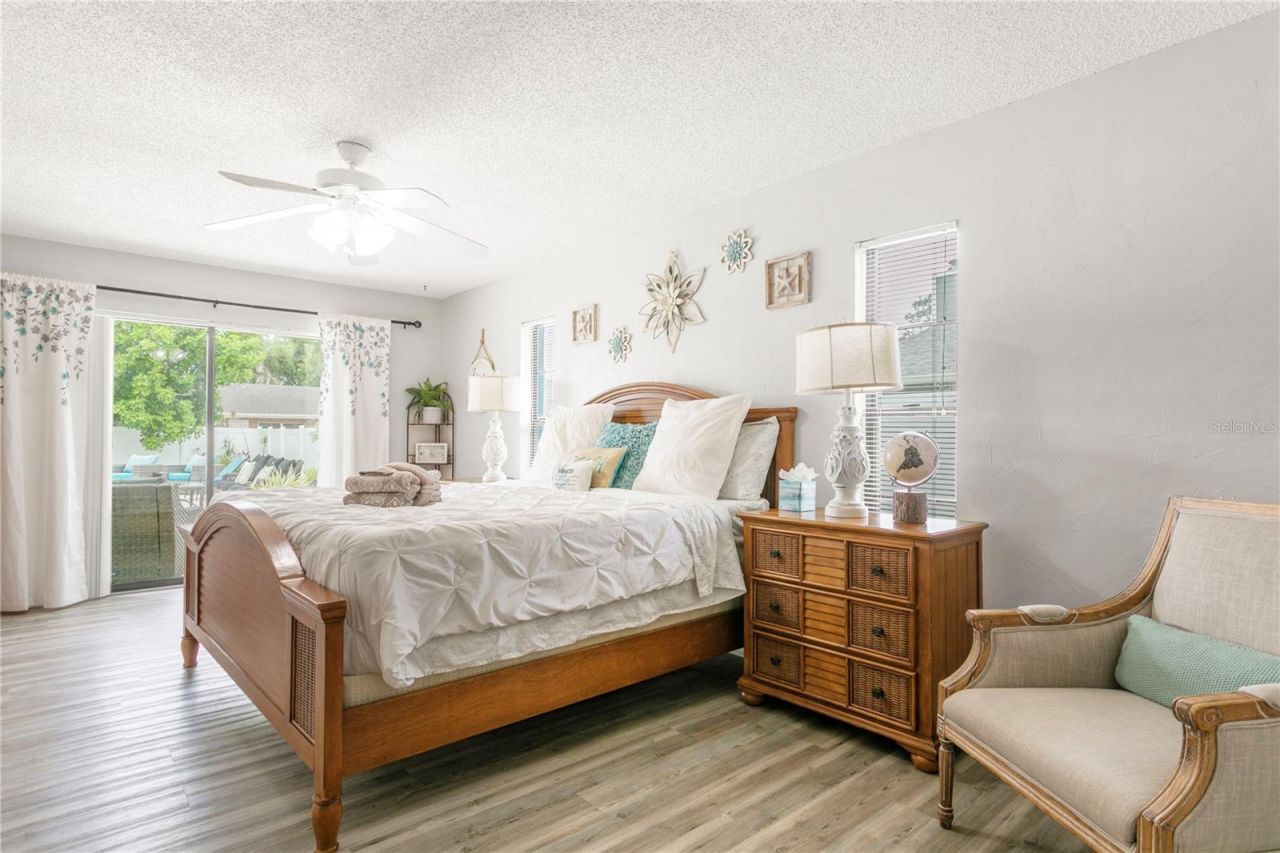 914 Plum Tree Lane, Sarasota, FL 34243 Photo
