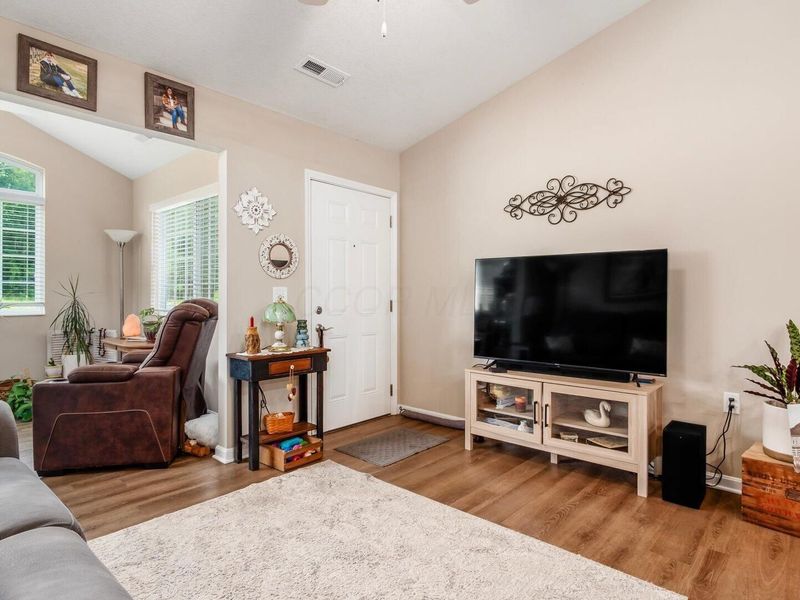 734 Whitetail Loop , Newark, OH 43055 Photo 8