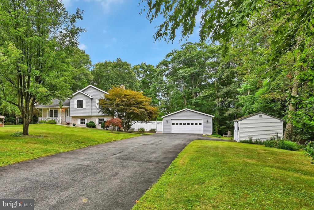 696 PINE HILL ROAD, ANDREAS, PA 18211