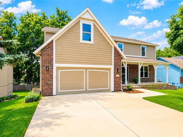 820 NE Adams Drive, Lee's Summit, MO 64086