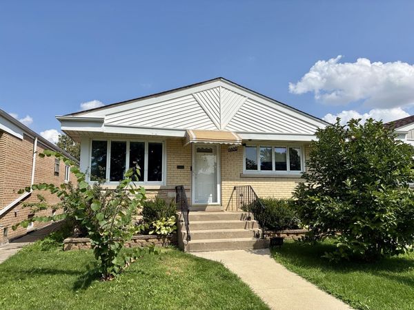2209 Burr Oak Avenue , North Riverside, IL 60546