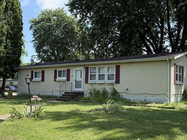 98 Maple Lane, Sandwich, IL 60548