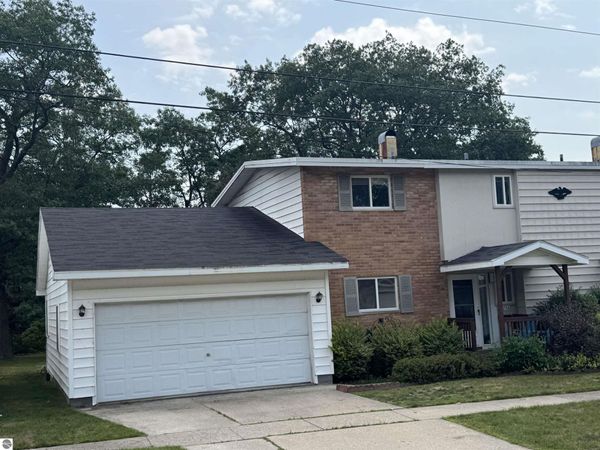 9513 Montana Street, Oscoda, MI 48750