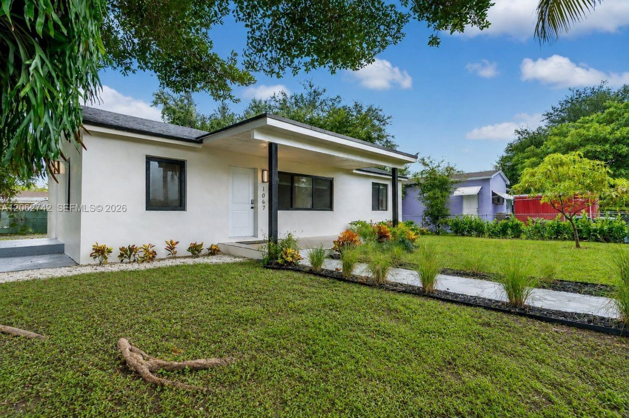 1067 NW 101st St, Miami, FL 33150 Photo