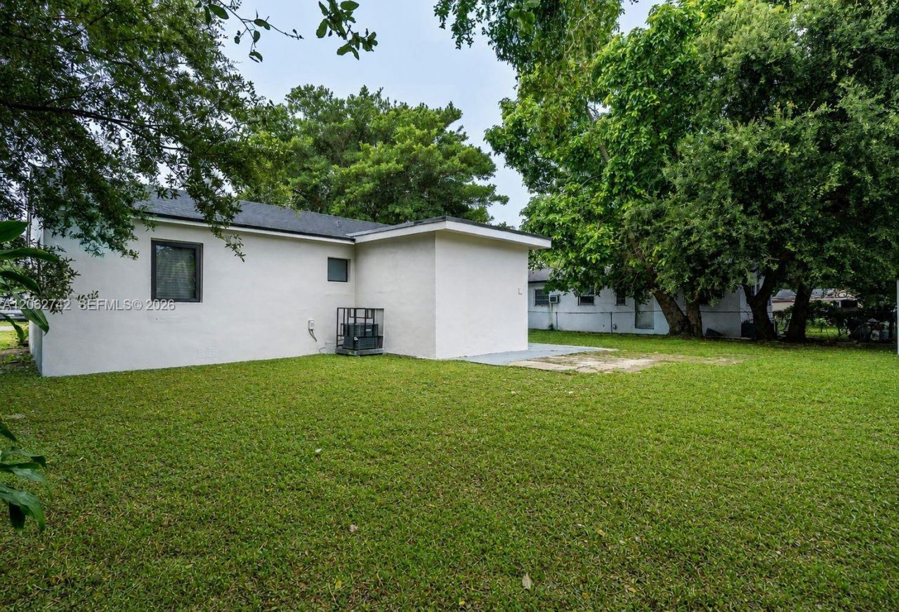 1067 NW 101st St, Miami, FL 33150 Photo