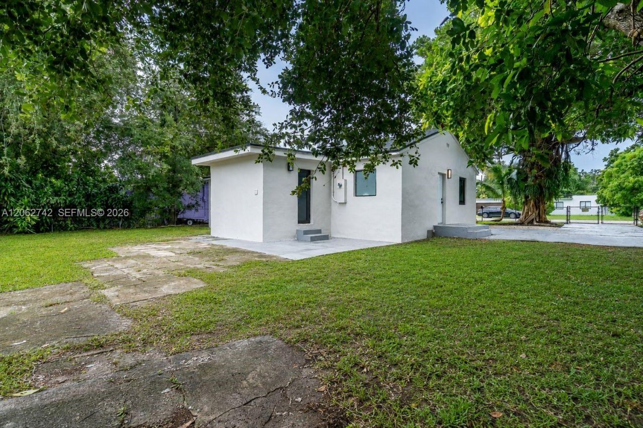 1067 NW 101st St, Miami, FL 33150 Photo
