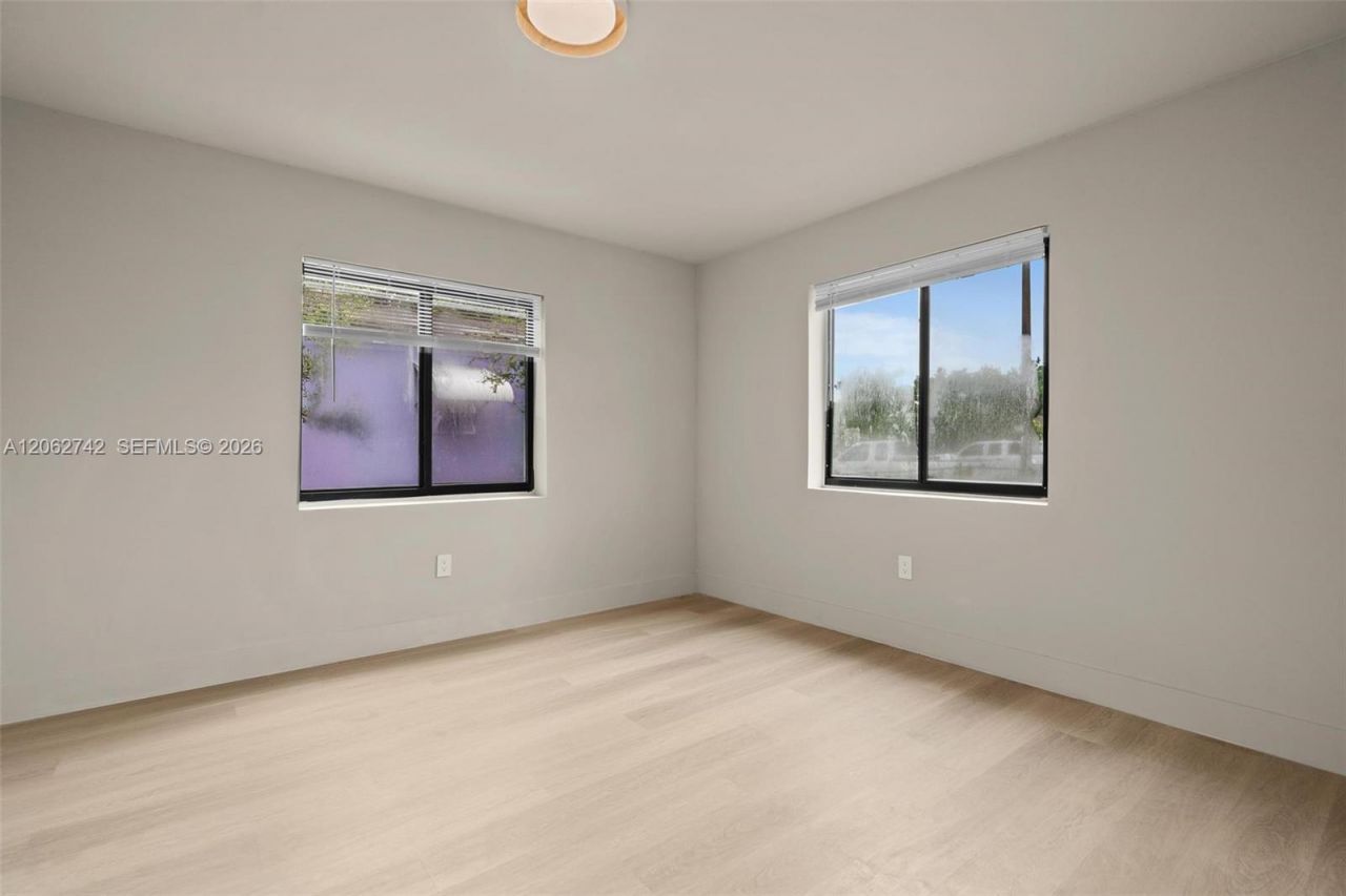 1067 NW 101st St, Miami, FL 33150 Photo