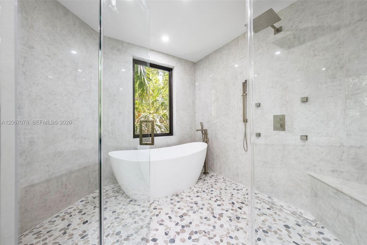 2405 Coco Plum Dr, Marathon, FL 33050 Photo