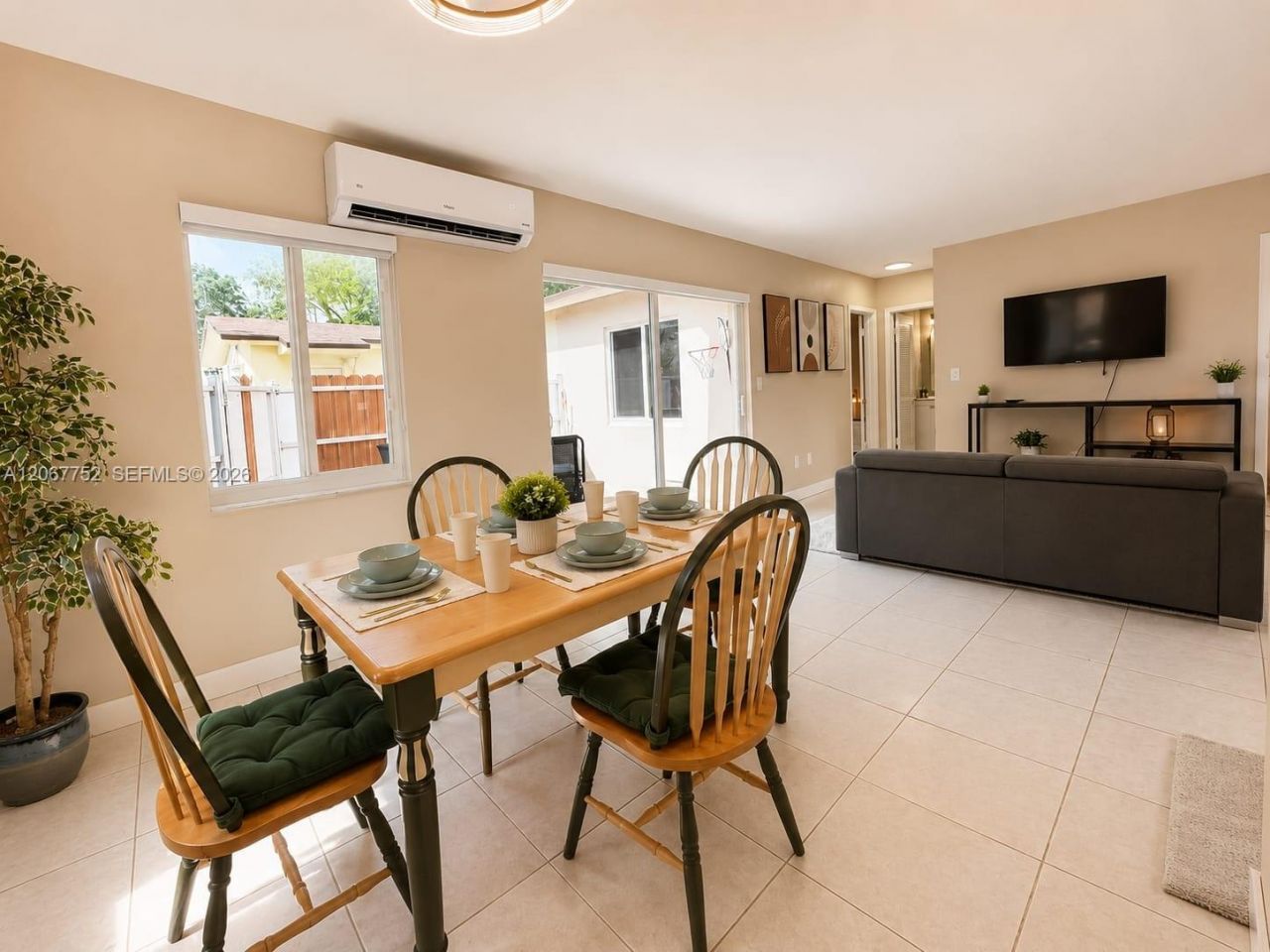 31 SW 8th St, Unit 1, Hallandale Beach, FL 33009 Photo