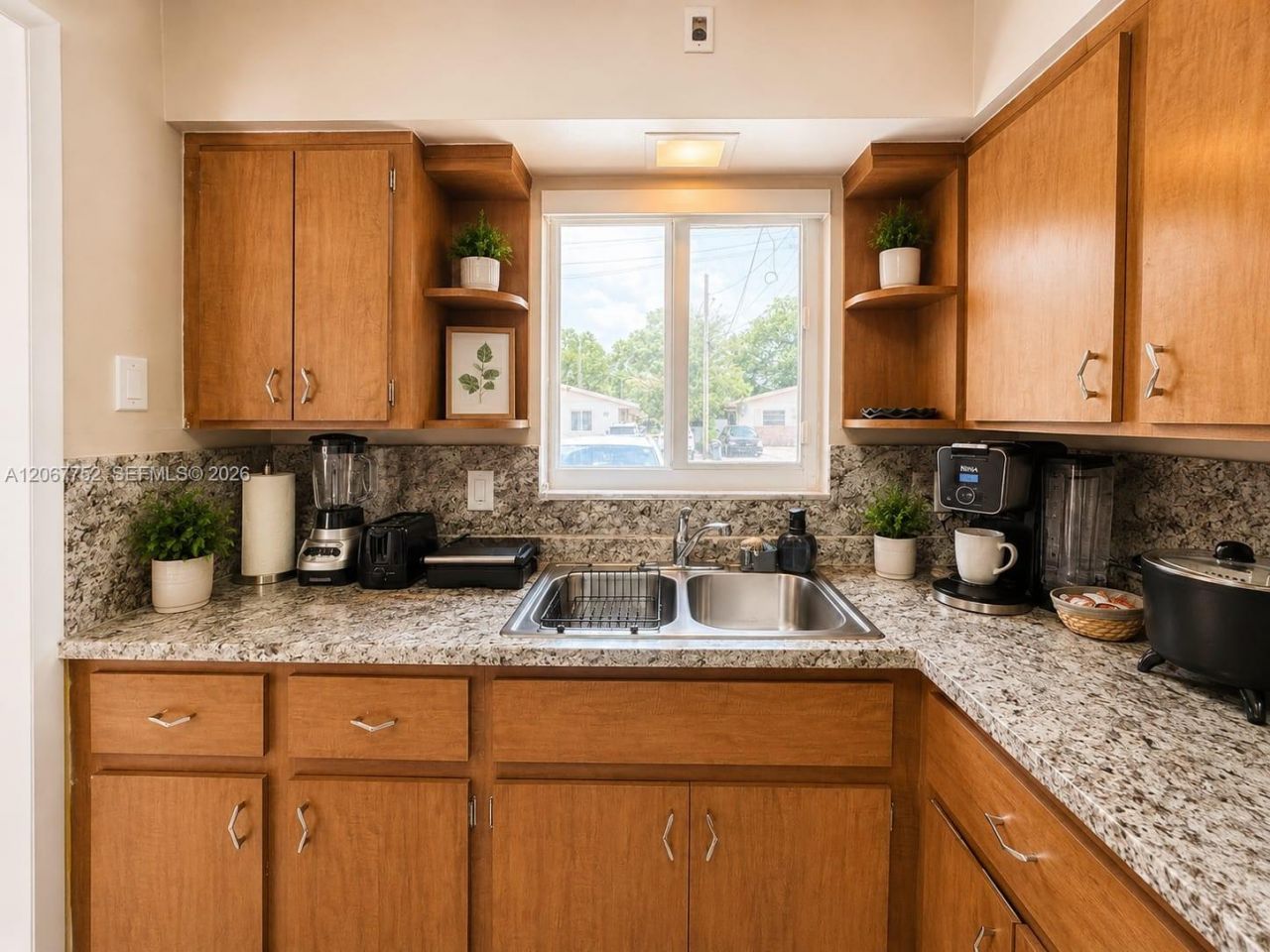 31 SW 8th St, Unit 1, Hallandale Beach, FL 33009 Photo