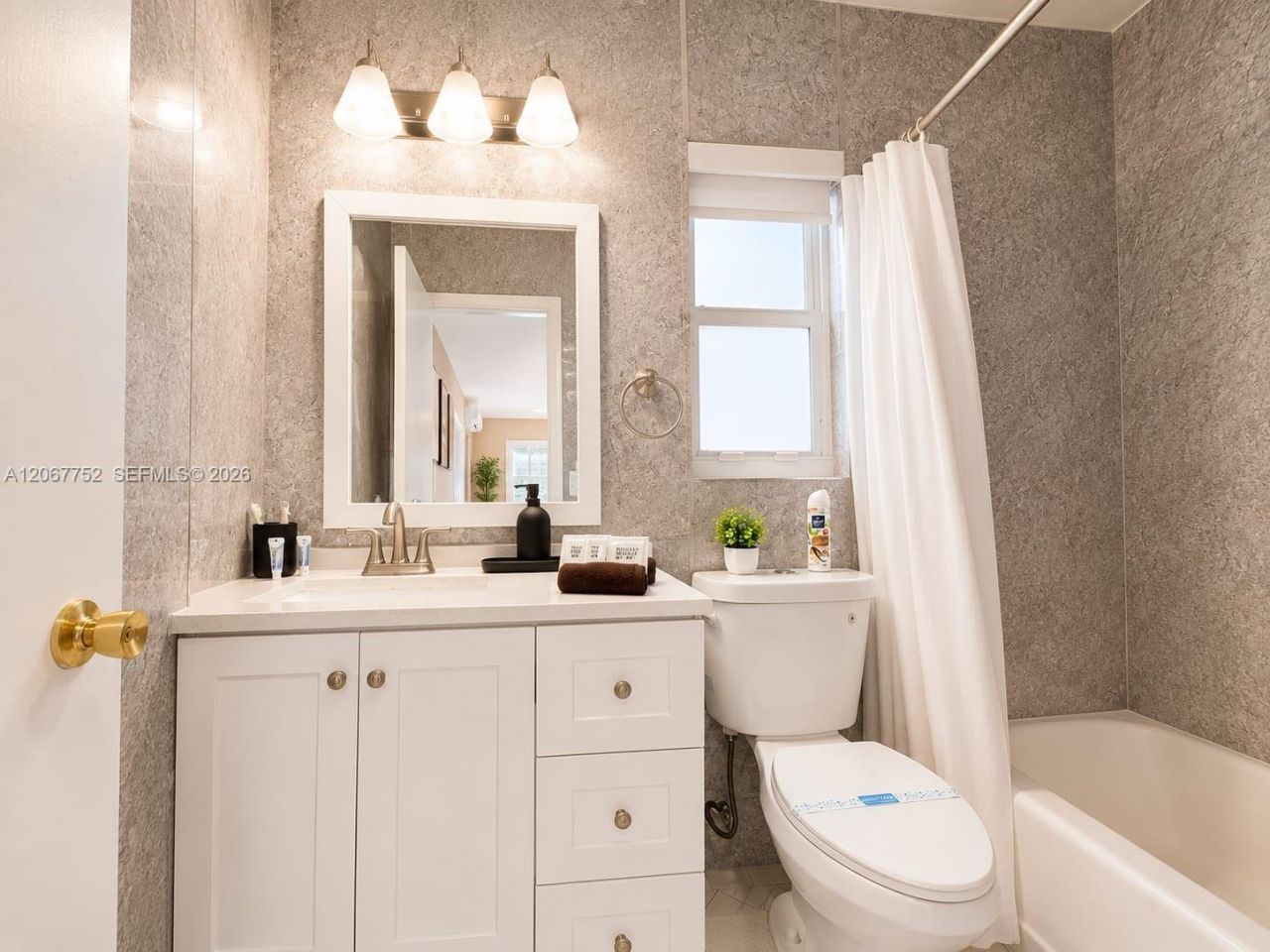 31 SW 8th St, Unit 1, Hallandale Beach, FL 33009 Photo