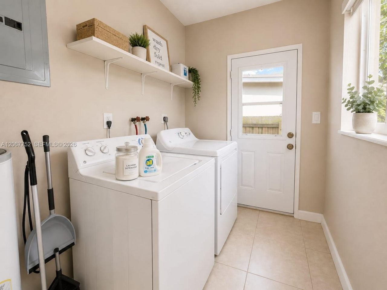 31 SW 8th St, Unit 1, Hallandale Beach, FL 33009 Photo