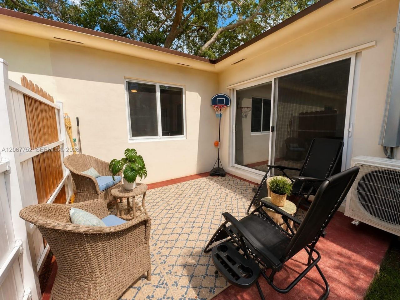 31 SW 8th St, Unit 1, Hallandale Beach, FL 33009 Photo