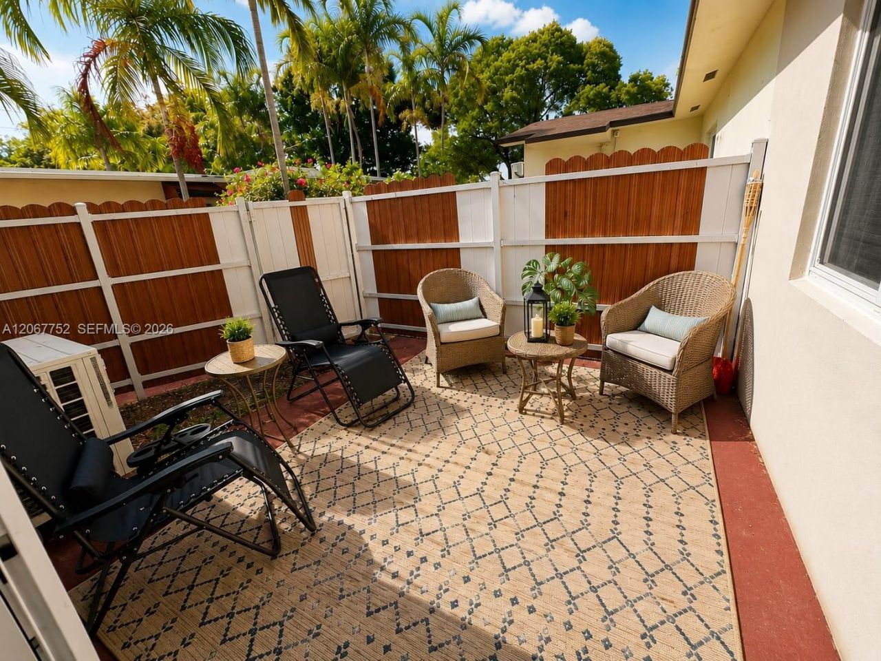 31 SW 8th St, Unit 1, Hallandale Beach, FL 33009 Photo