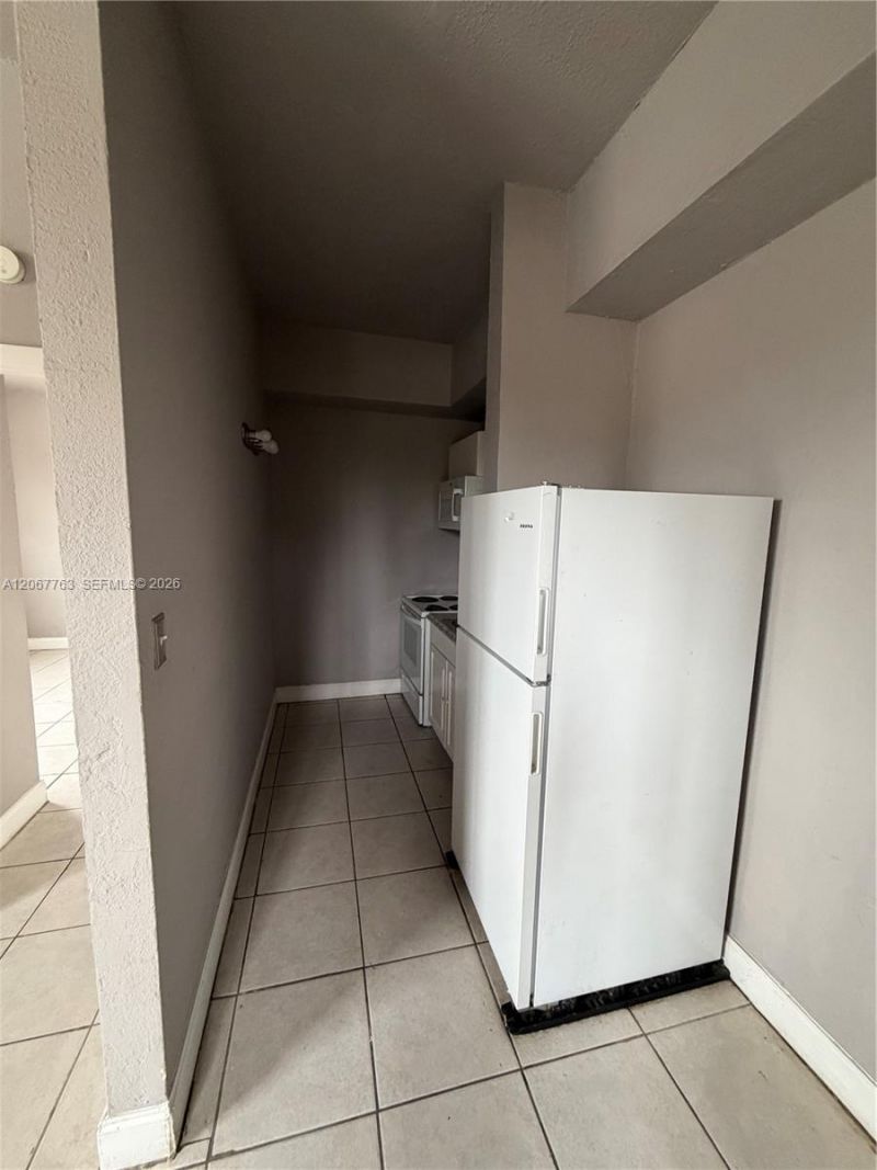 612 NW 2nd Ave, Unit 1, Hallandale Beach, FL 33009 Photo