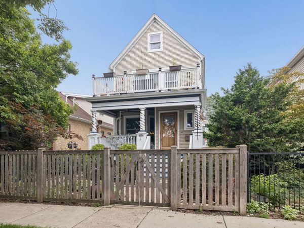 4658 N Kennicott Avenue , Chicago, IL 60630