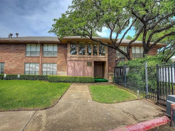 10552 High Hollows Drive , Unit 136, Dallas, TX 75230