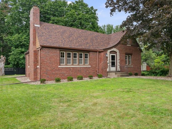 2601 12th Street , Moline, IL 61265