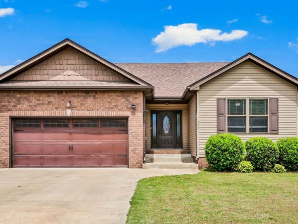 208 Azalea Dr , Oak Grove, KY 42262