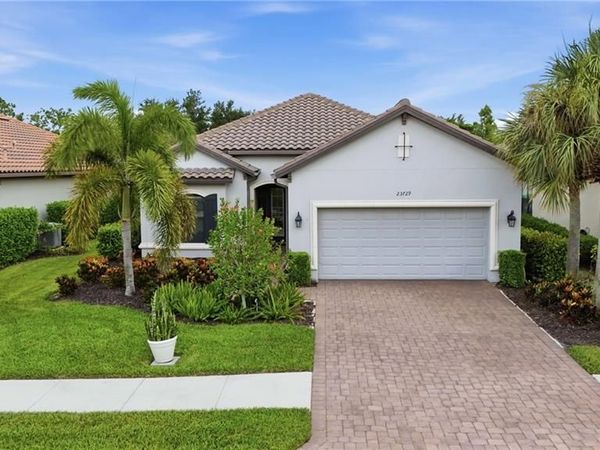 23729 Pebble Pointe LN , ESTERO, FL 34135