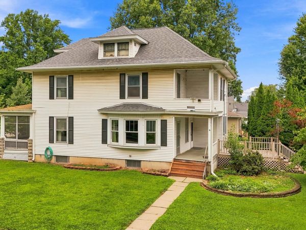 942 S Starr Avenue, Burlington, IA 52601