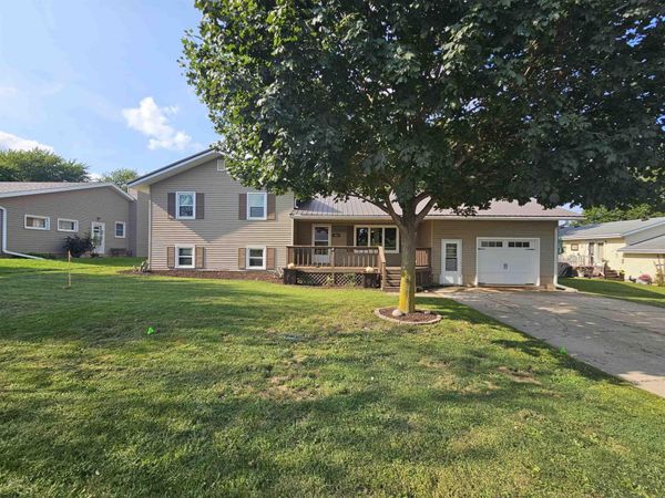 903 11th Street, Charles City, IA 50616