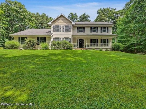 124 Windsor Way, Roaring Brook Twp, PA 18444