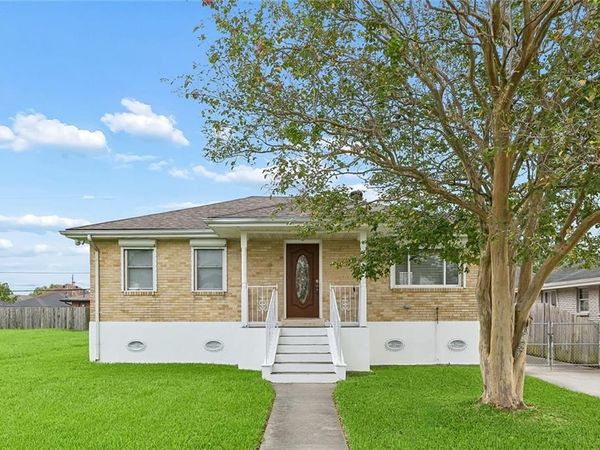 401 LLAMA Drive , Arabi, LA 70032