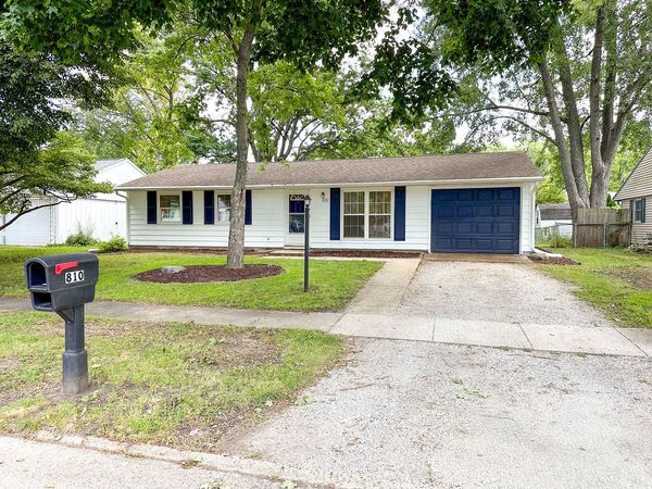 810 Fairoaks Drive , Champaign, IL 61821