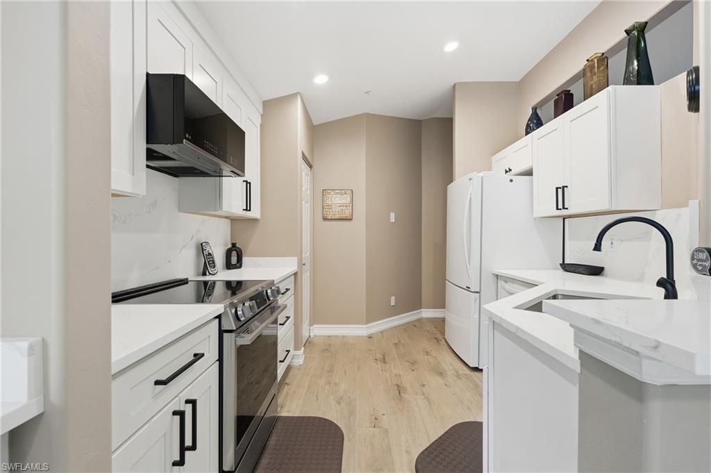 710 Tarpon Cove Dr, Unit 203, Naples, FL 34110 Photo