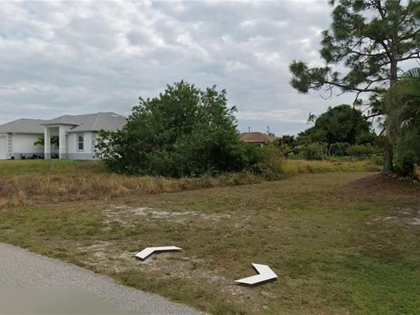 2705 42nd ST SW, LEHIGH ACRES, FL 33976