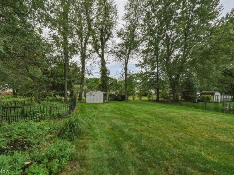 1970 Cherrywood Lane, Akron, OH 44312 Photo 8