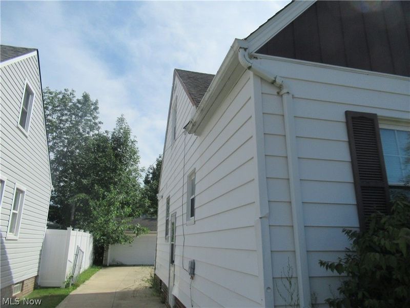 5203 Maplecrest Avenue , Parma, OH 44134 Photo 2