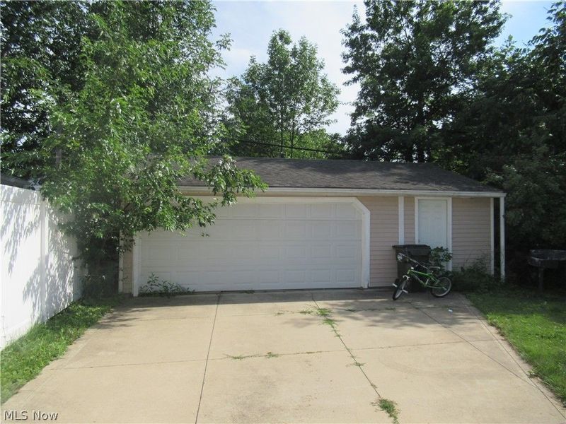 5203 Maplecrest Avenue , Parma, OH 44134 Photo 3