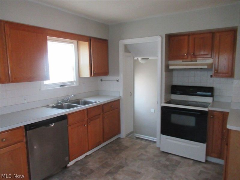 5203 Maplecrest Avenue , Parma, OH 44134 Photo 6