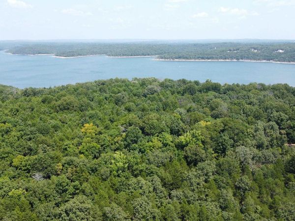 000 Rainwood Trail , Yellville, AR 72687