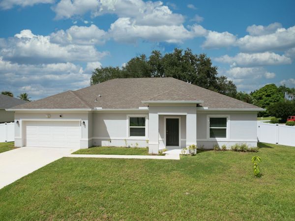 592 SW DAUPHIN Avenue, Port St. Lucie, FL 34953