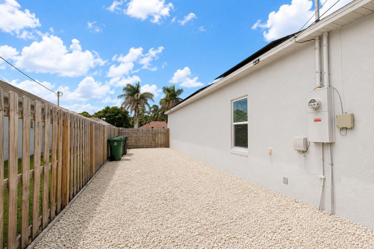 1013 SW Eureka Avenue, Port Saint Lucie, FL 34953 Photo