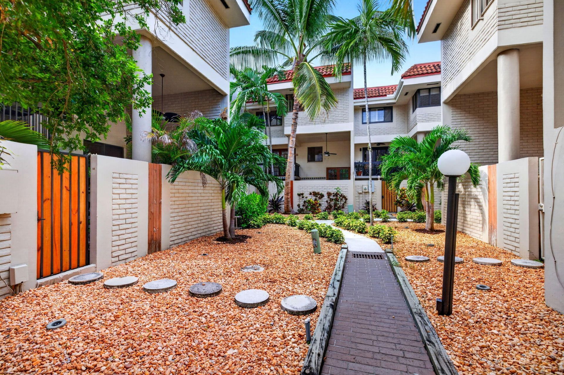 1401 NE 9th Street, Unit 20, Fort Lauderdale, FL 33304 Photo
