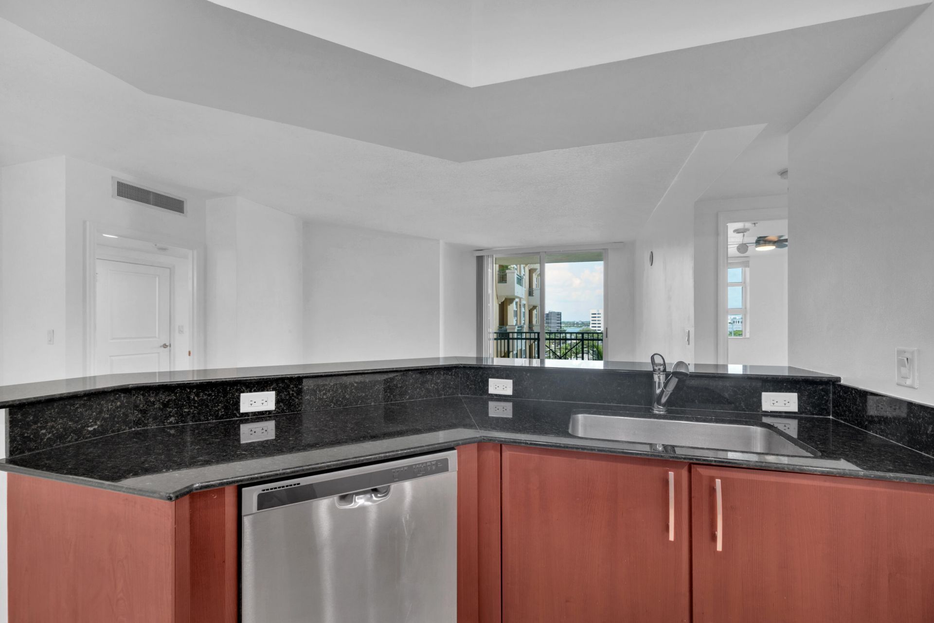 403 S Sapodilla Avenue, Unit 612, West Palm Beach, FL 33401 Photo