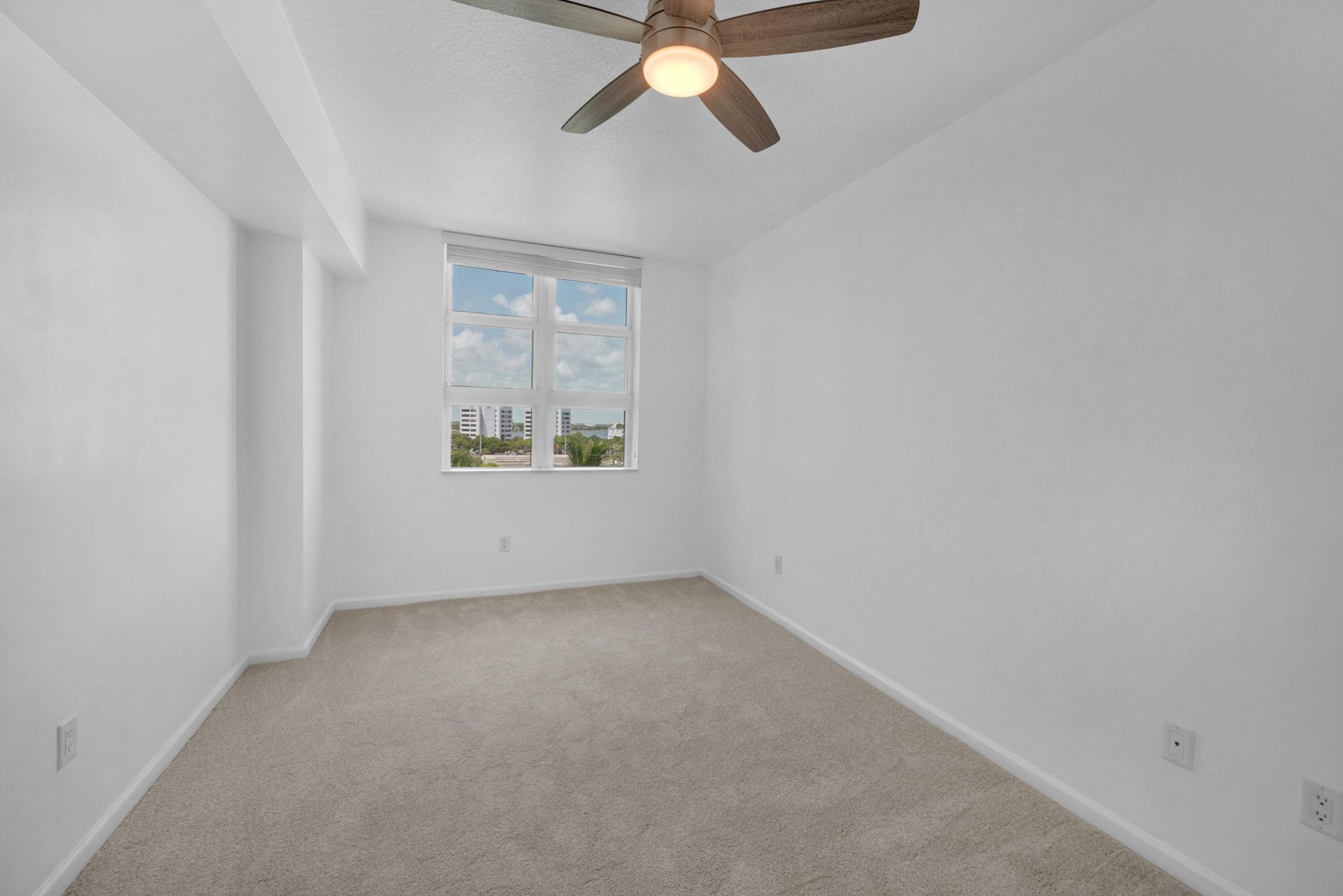 403 S Sapodilla Avenue, Unit 612, West Palm Beach, FL 33401 Photo