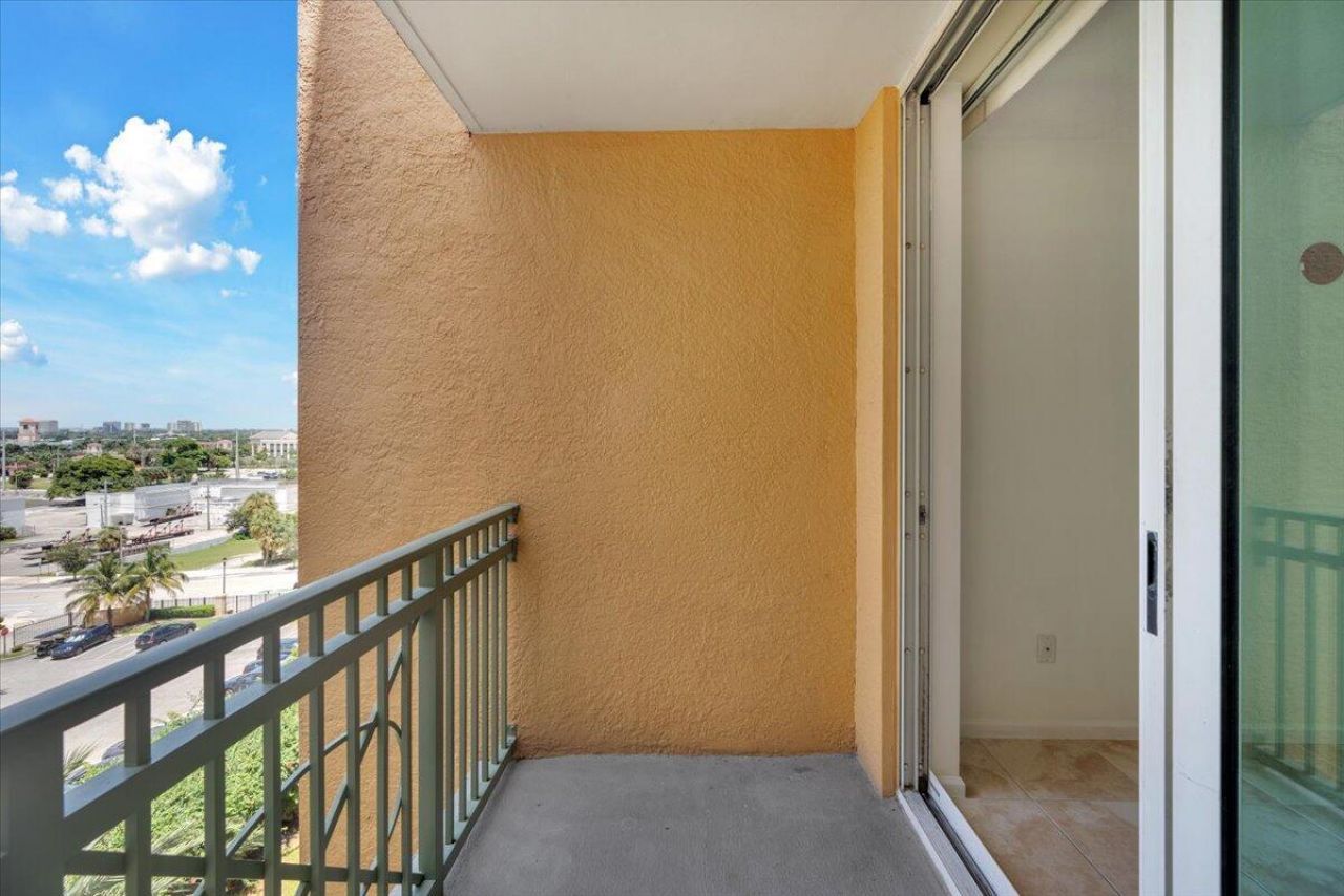 403 S Sapodilla Avenue, Unit 612, West Palm Beach, FL 33401 Photo