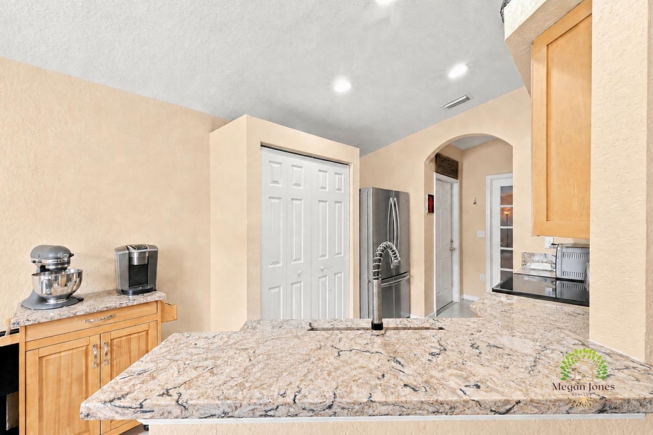 5863 Azalea Circle, West Palm Beach, FL 33415 Photo