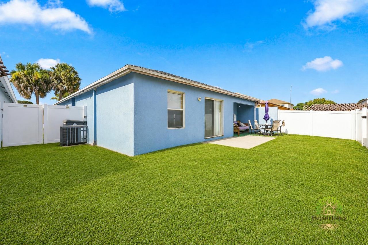 5863 Azalea Circle, West Palm Beach, FL 33415 Photo