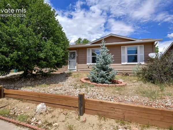 6830 Parkridge Court, Colorado Springs, CO 80915