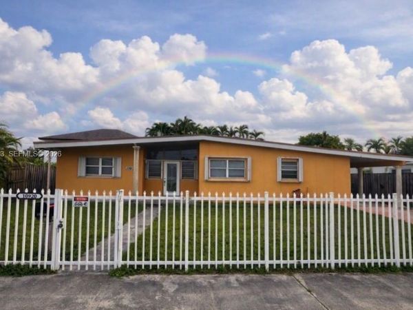 10920 Westwood Lake Dr , Miami, FL 33165