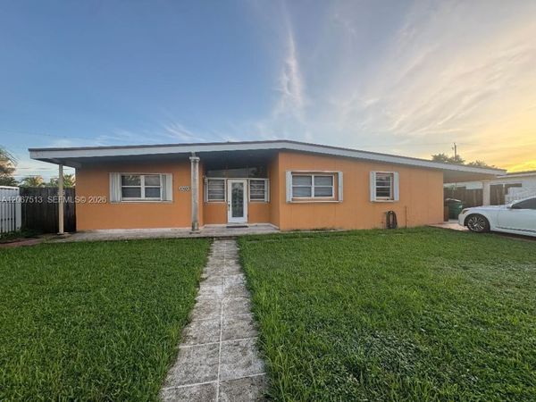 10920 Westwood Lake Dr, Miami, FL 33165