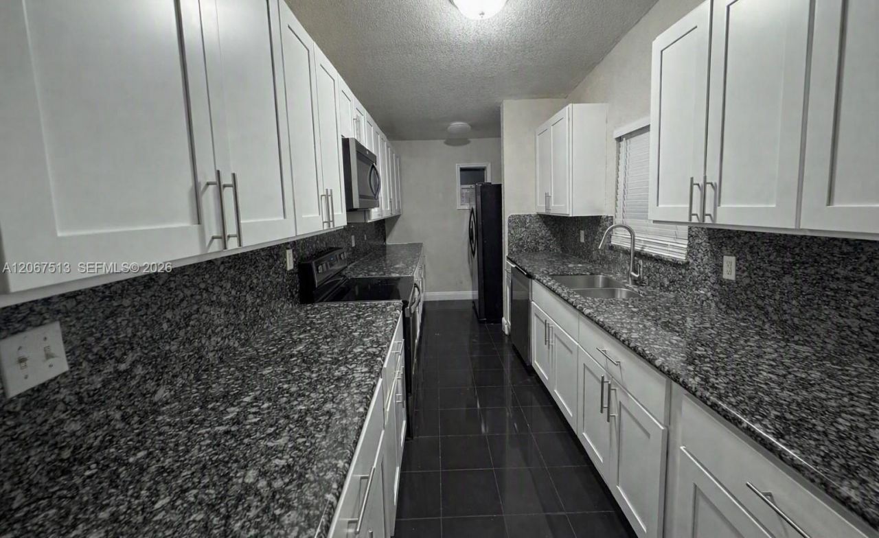 10920 Westwood Lake Dr , Miami, FL 33165 Photo