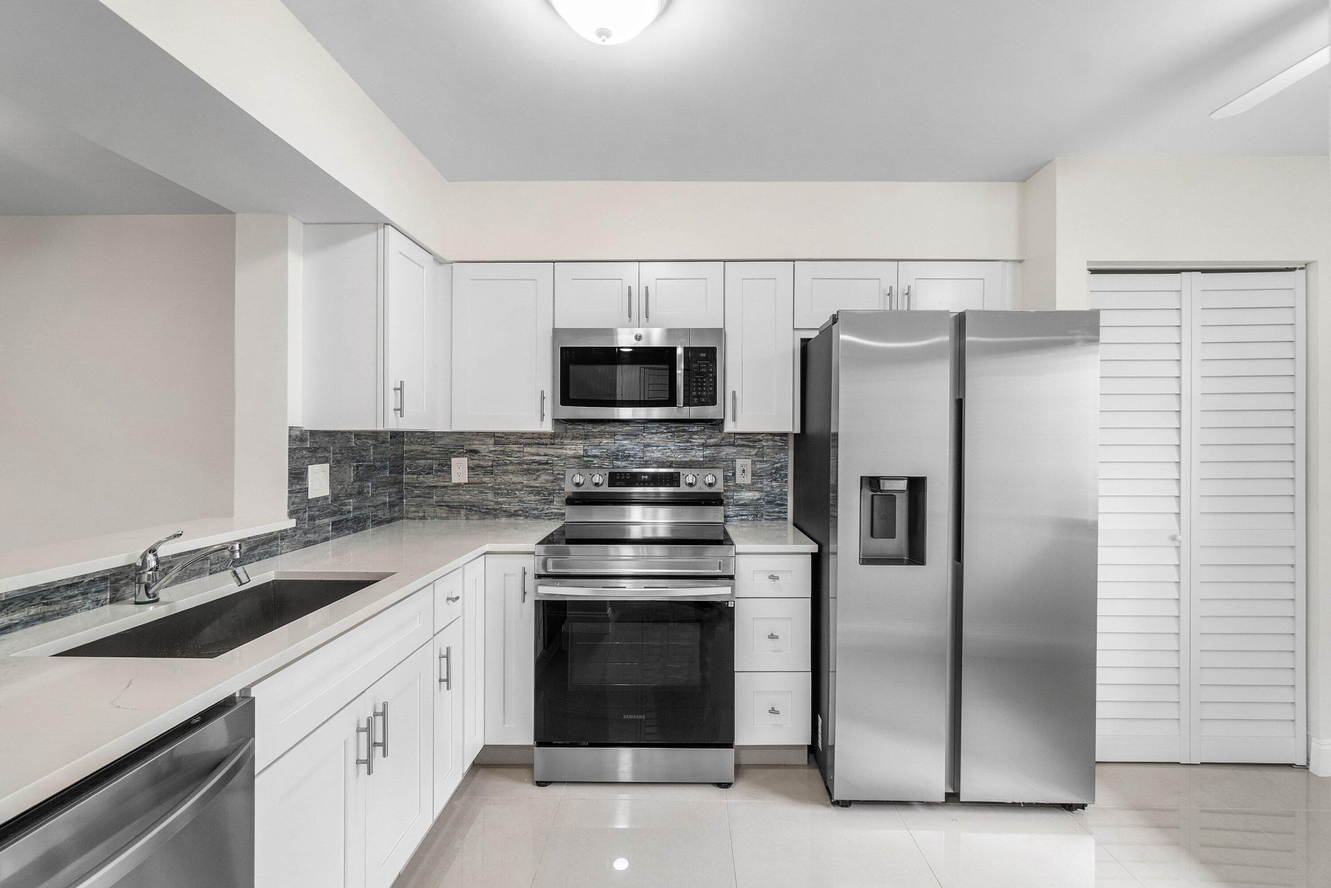 7290 Kinghurst Drive, Unit 106, Delray Beach, FL 33446 Photo