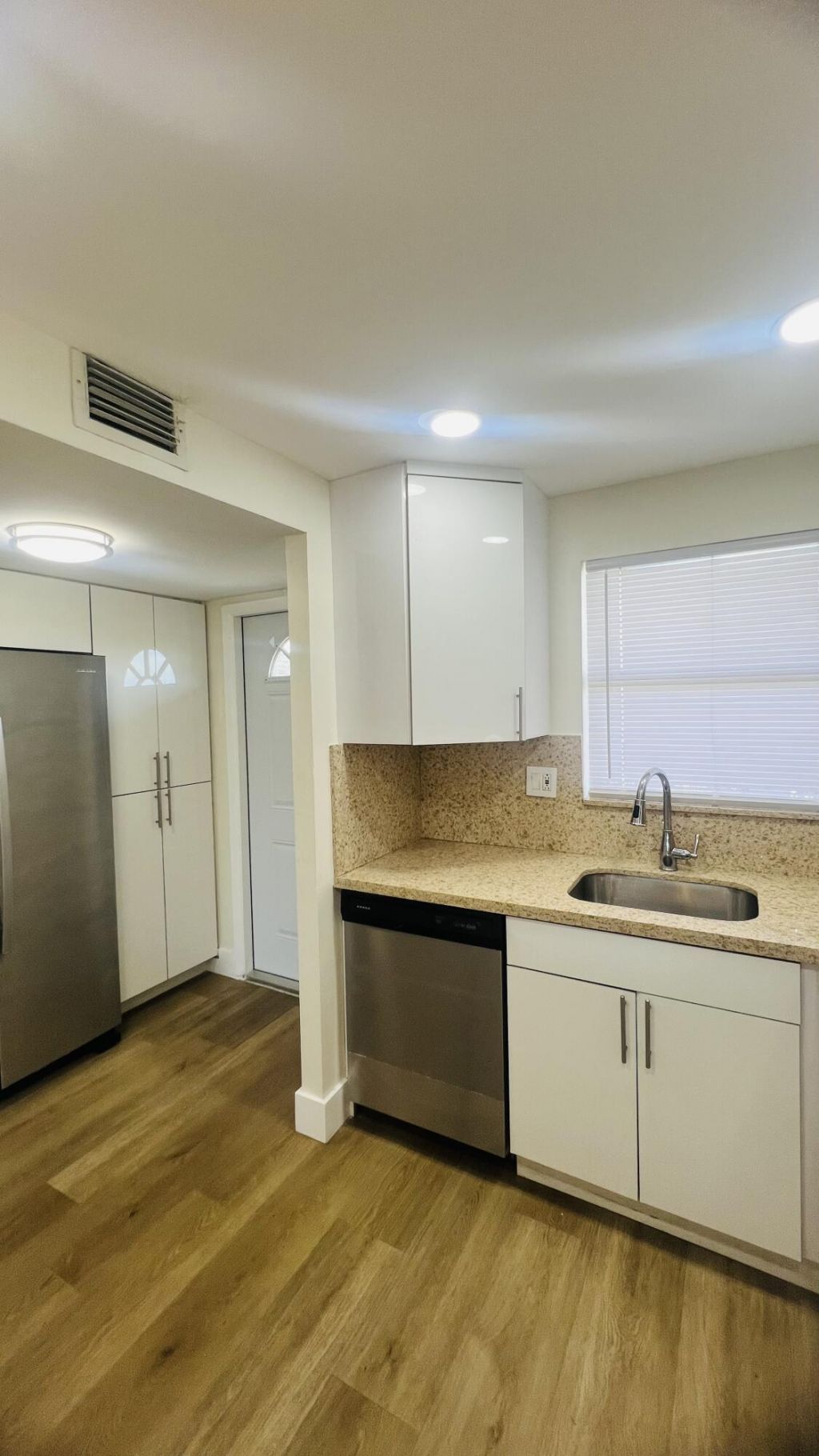 8345 Sunrise Lakes Boulevard, Unit 304, Sunrise, FL 33322 Photo